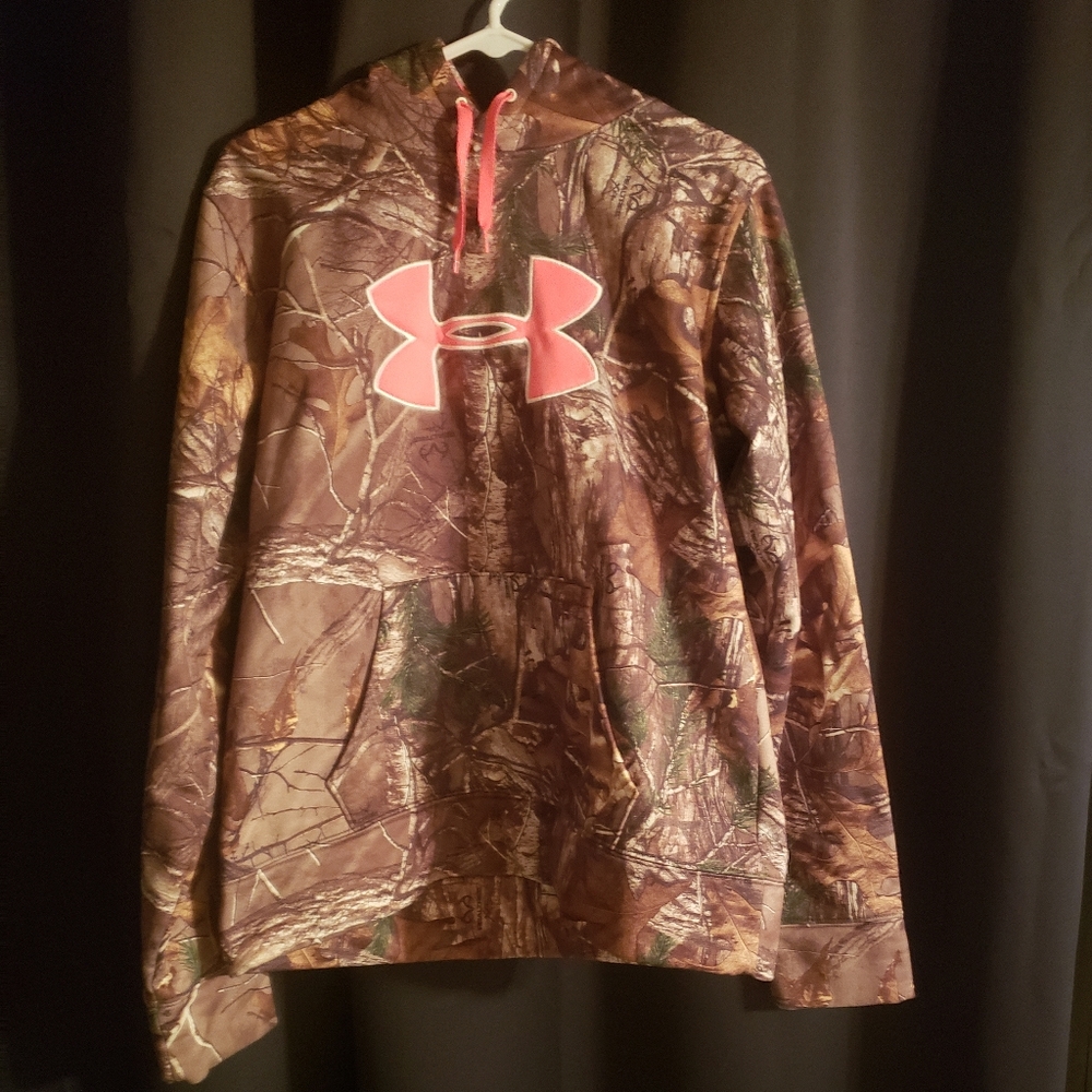 Under Armor Large Women's Camo Hoodie Pink Inside